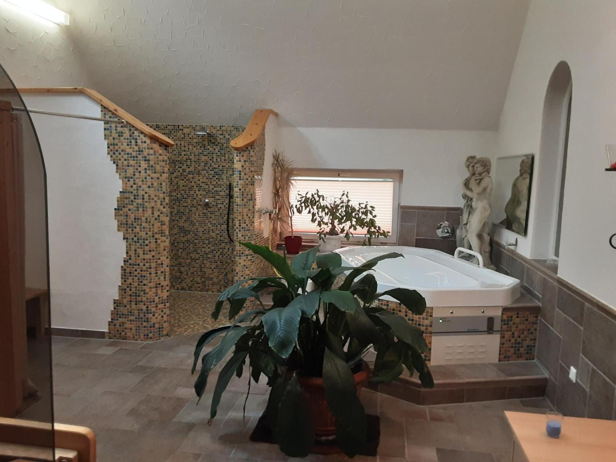 Hotel Gasthof Zur Krone Oberzent Eksteriør billede
